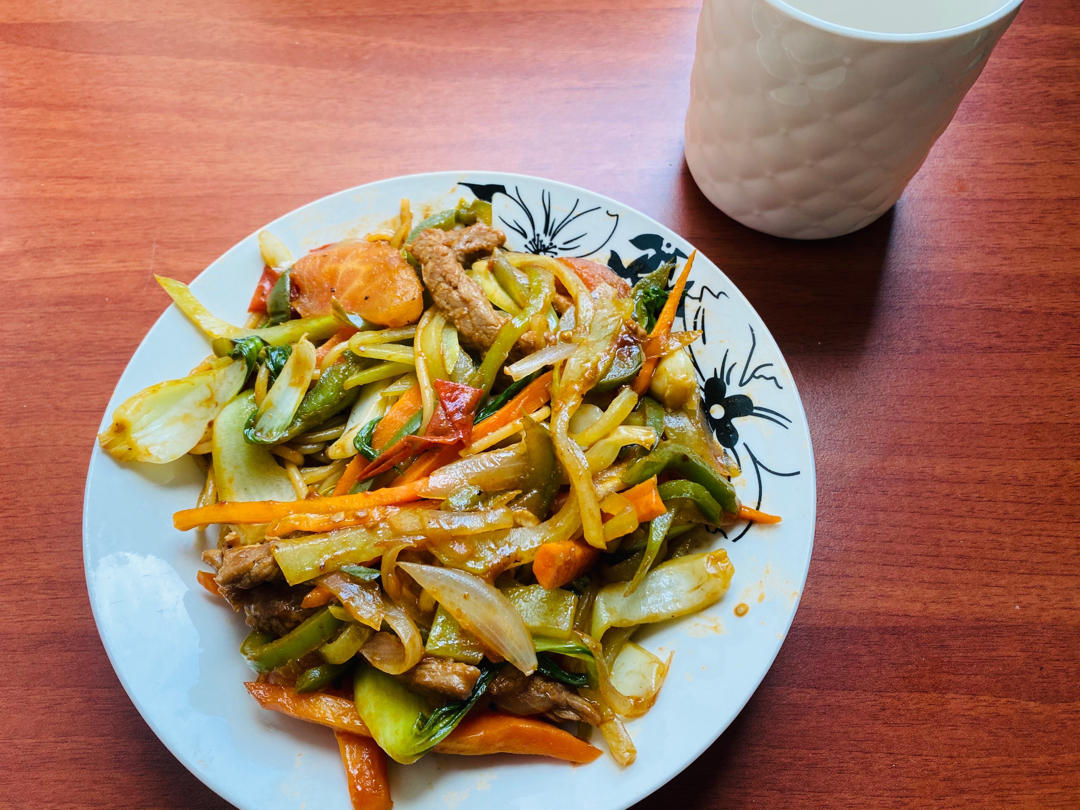 孜然牛肉炒拉条 家常面条百吃不厌的美味做法
