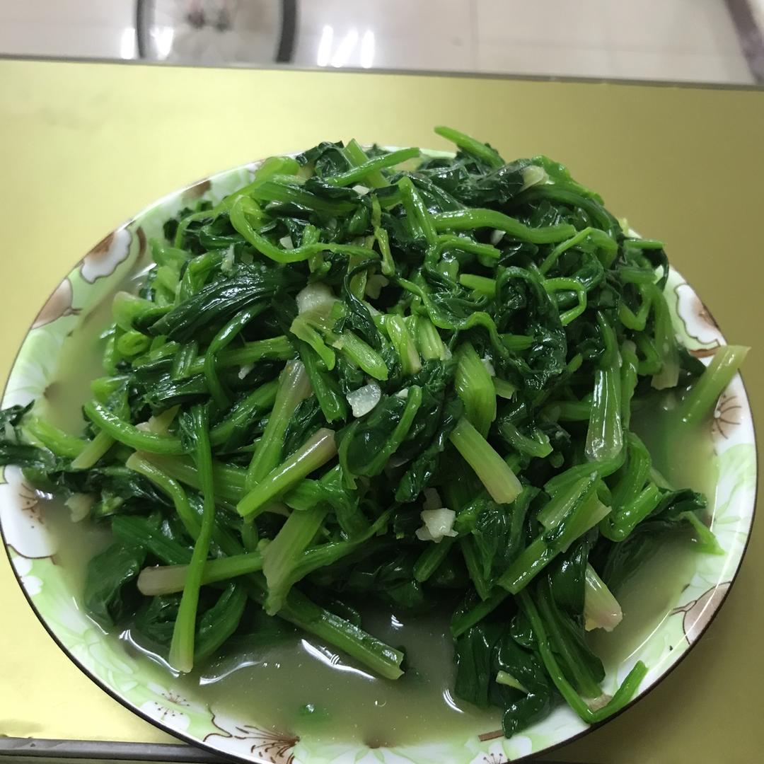 不涩口又嫩的清炒菠菜