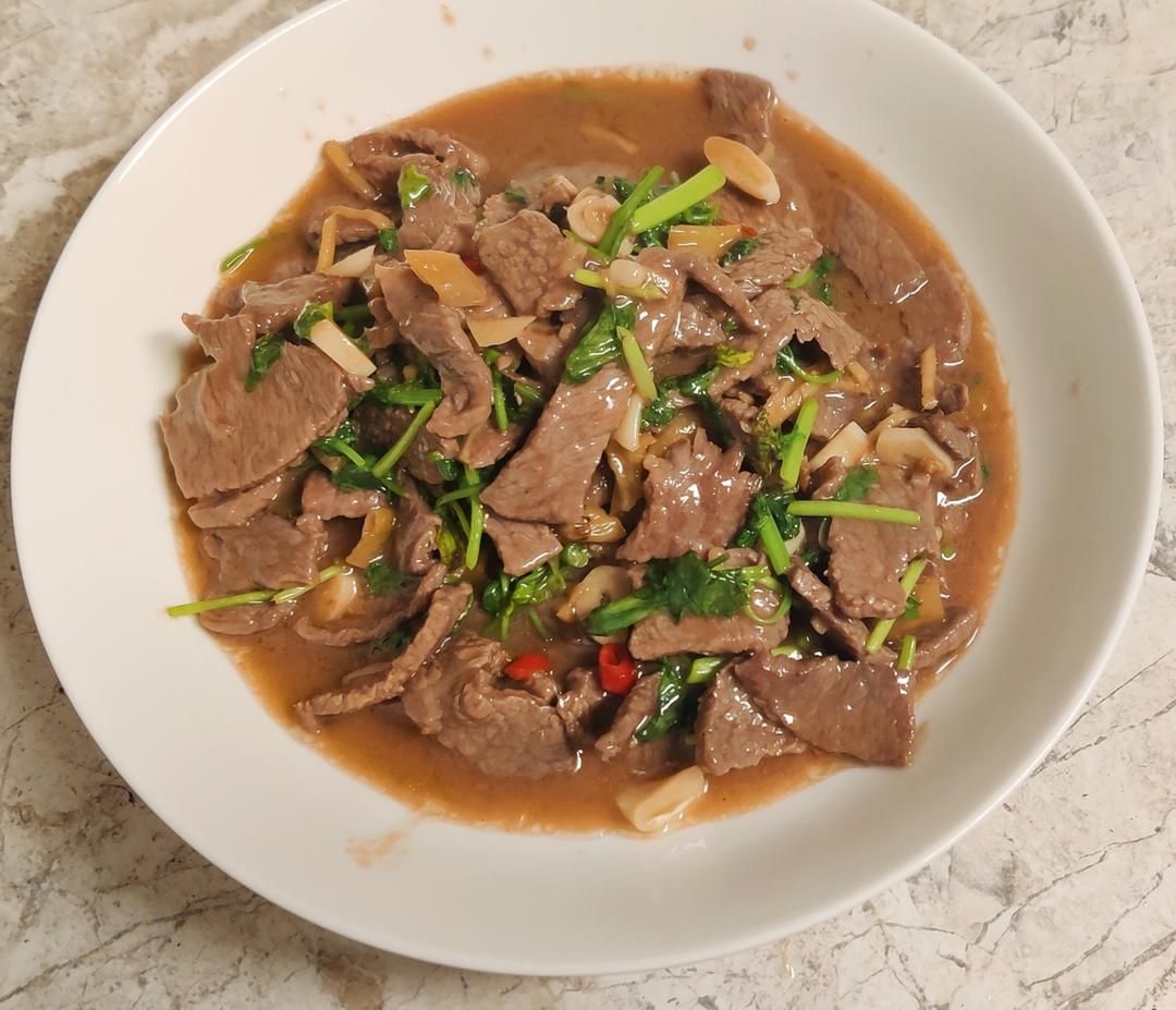 小炒黄牛肉，肉嫩味香！太好吃了简直是米饭杀手！