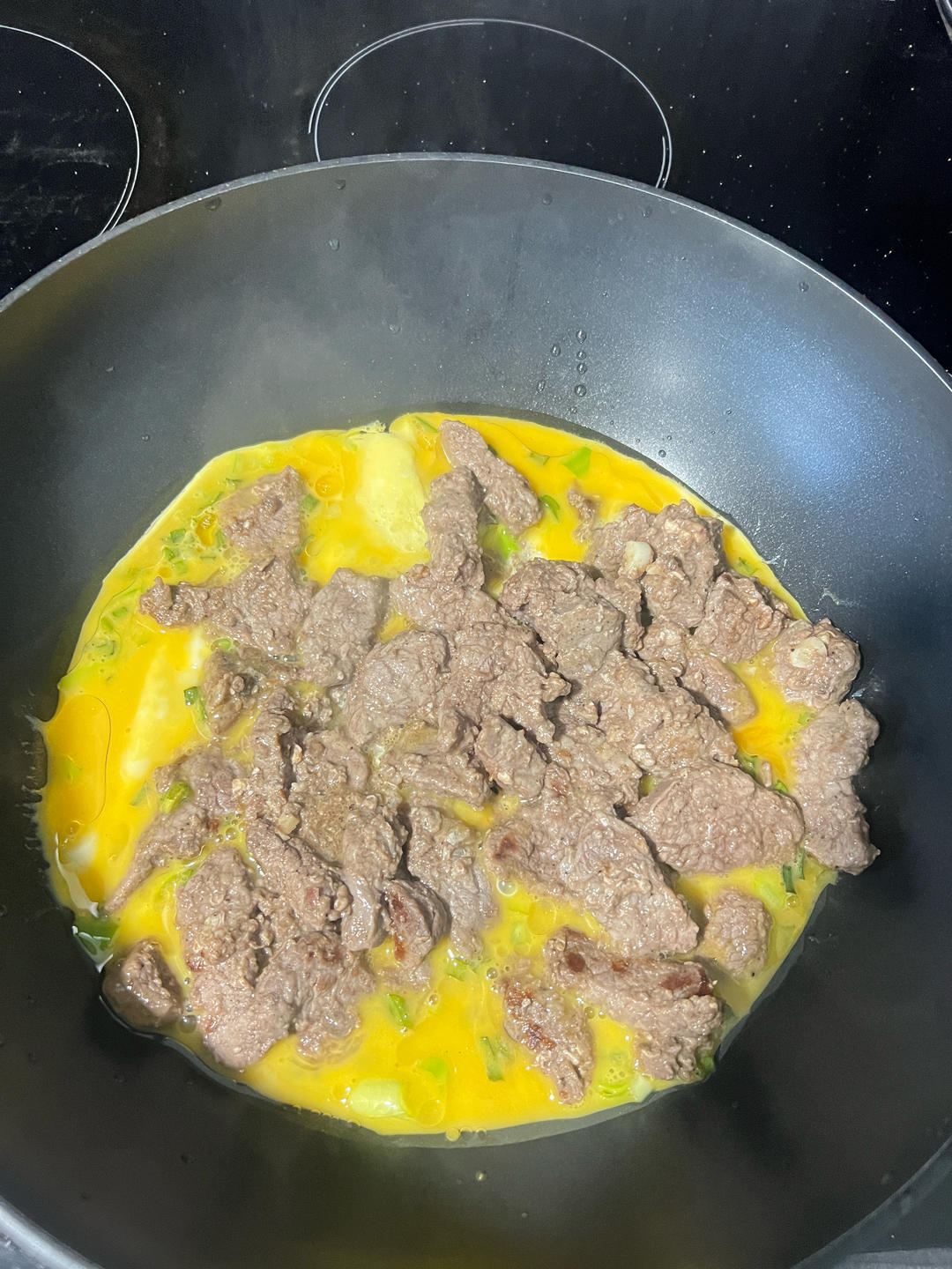 滑蛋牛肉，牛肉滑嫩，鸡蛋松软