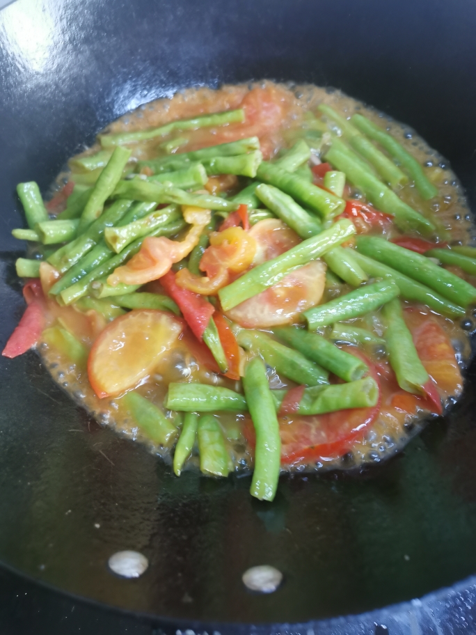 西红柿焖豇豆的做法