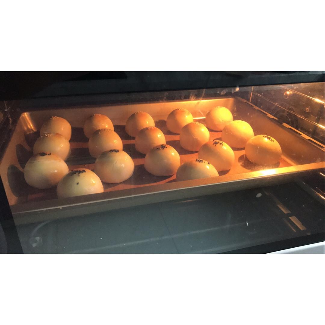 不开裂的豆沙麻薯蛋黄酥