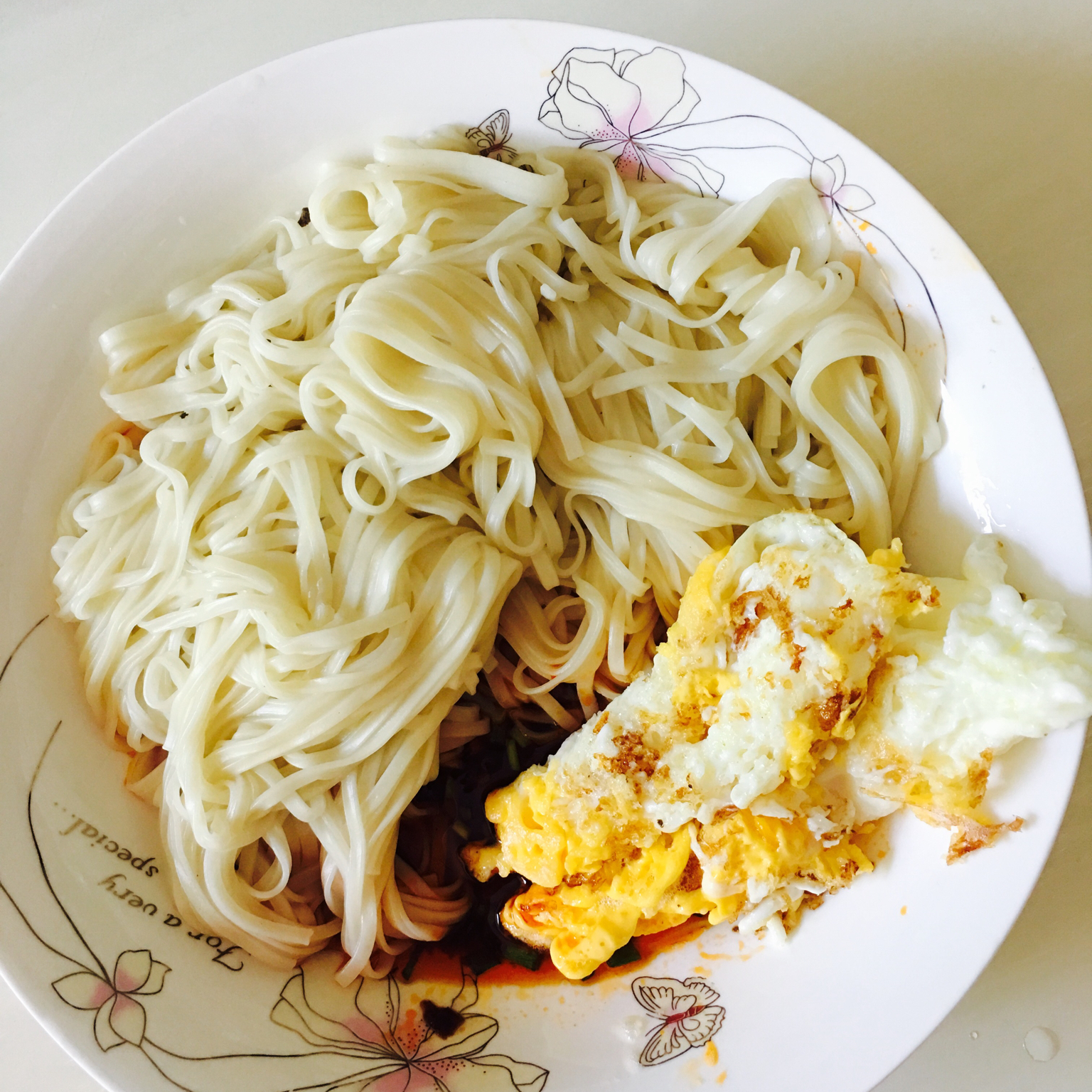 红油鸡蛋拌面