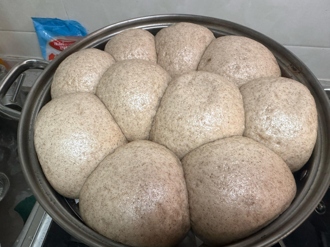 无油无糖松软的全麦馒头