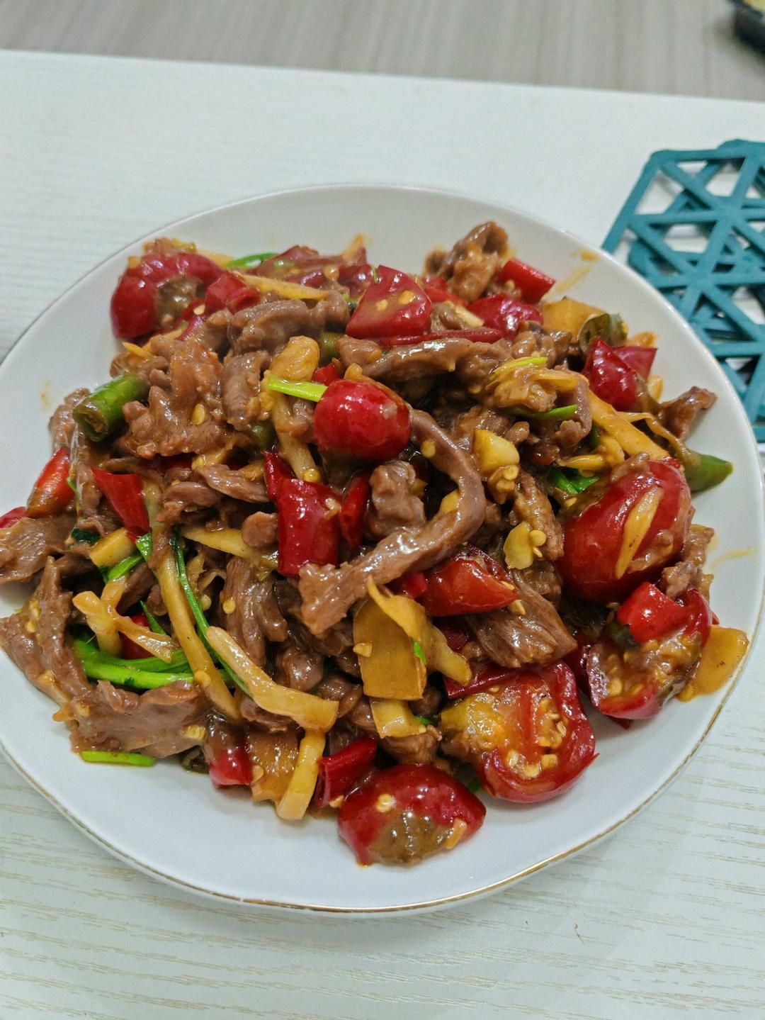 🥙香辣鲜嫩的泡椒牛肉，真的太好吃了，晚上多干了两碗饭🍚🍚，酸酸辣辣开胃的下饭菜