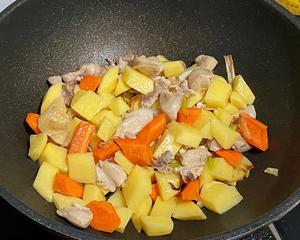 下饭神器—咖喱鸡腿炖土豆的做法 步骤7
