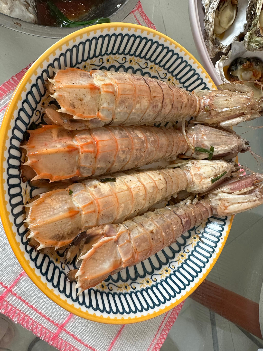 无油炸版的椒盐皮皮虾和巧拨虾壳的方法