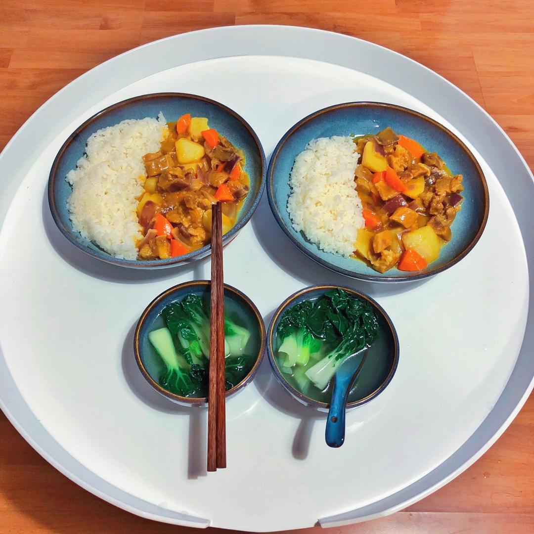 【咖喱牛腩拌饭】