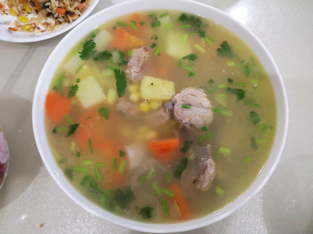 厨师长教你：“玉米排骨汤”的家常做法，营养又美味，先收藏了