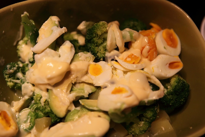 宝宝饭—牛油果蔬菜沙拉的做法