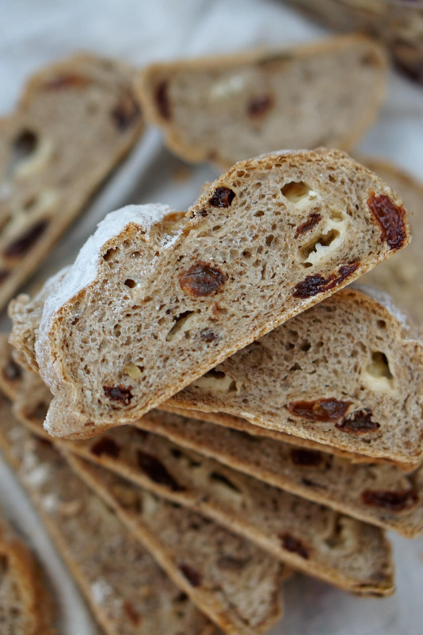 这是我今年做过的最好吃的欧包---黑麦杂粮干酪面包