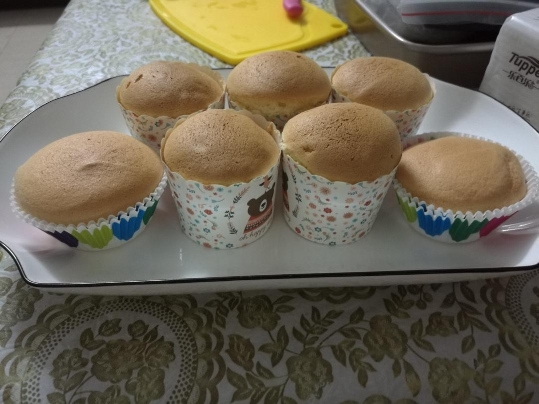 戚风杯子蛋糕^_^不开裂不回缩喔～