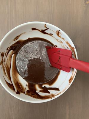 新手必做系列之二  不消泡巧克力海绵蛋糕（好吃到飞有动图）的做法 步骤3