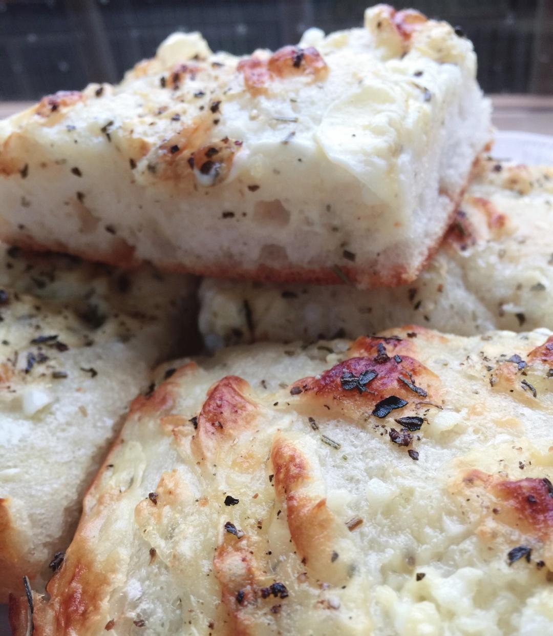 土豆迷迭香佛卡夏（附自制法式鲜奶油creme fraiche）