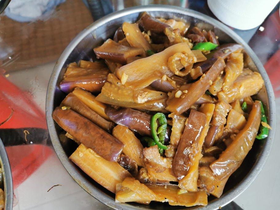 开胃下饭菜！巨简单的家常鱼香茄子煲