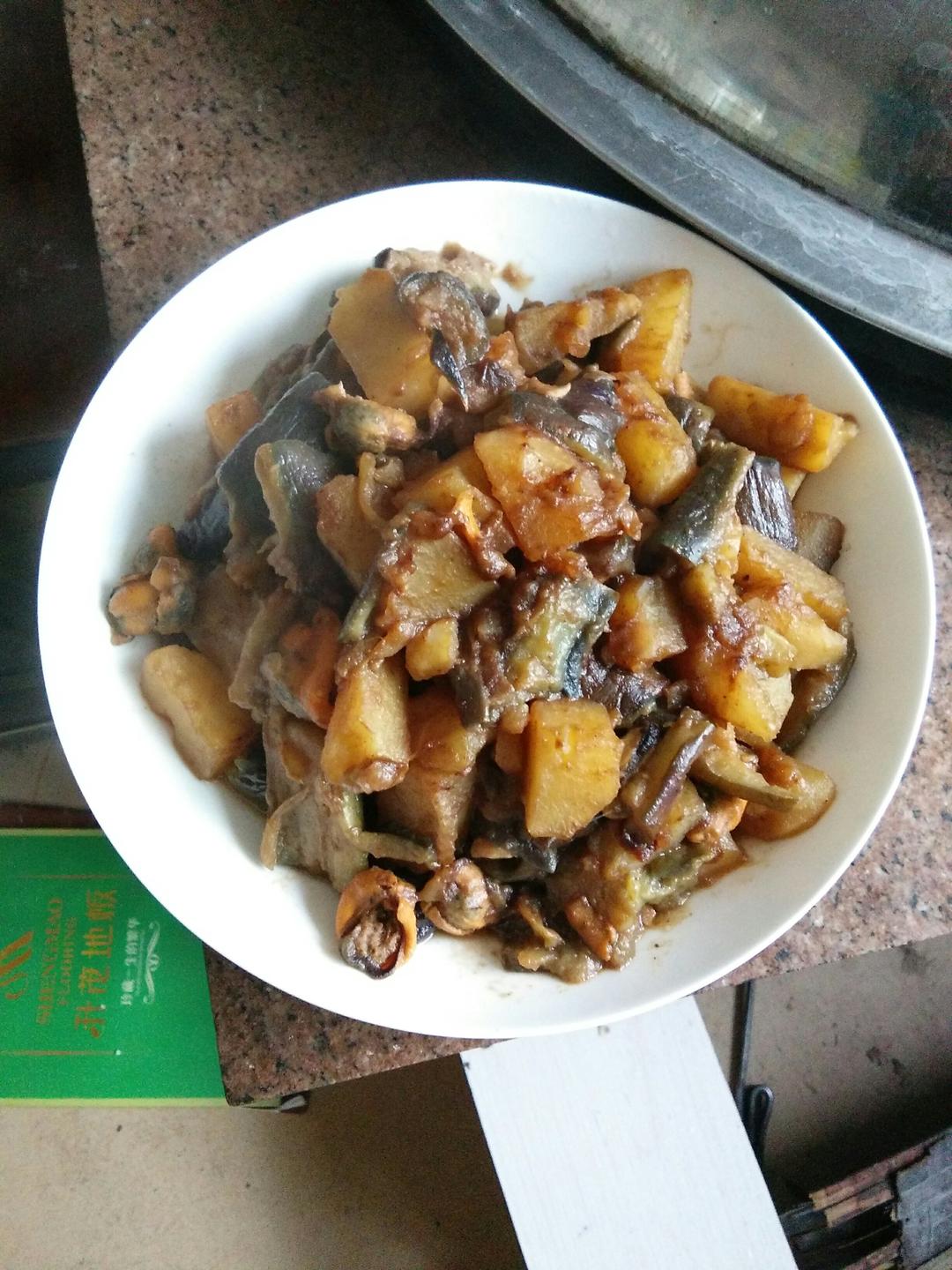 家常茄子炖土豆的做法