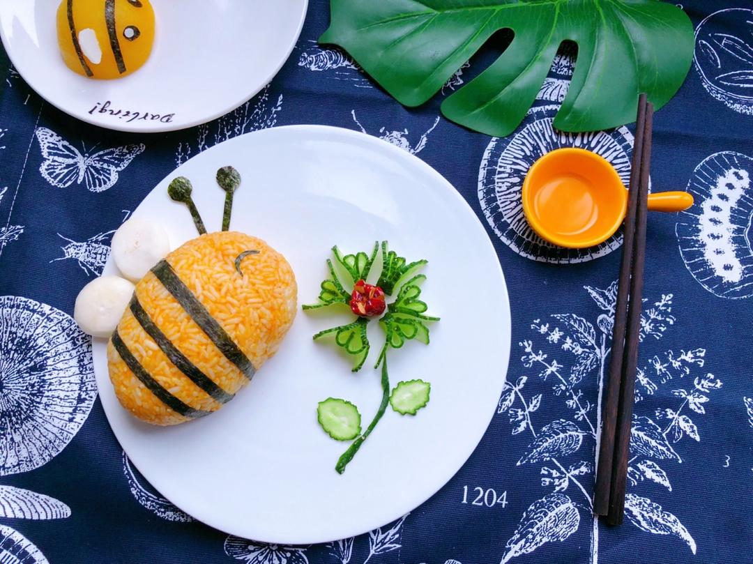 儿童趣味饭团便当（小蜜蜂🐝饭团&🥒黄瓜花&黄桃蜜蜂🐝）