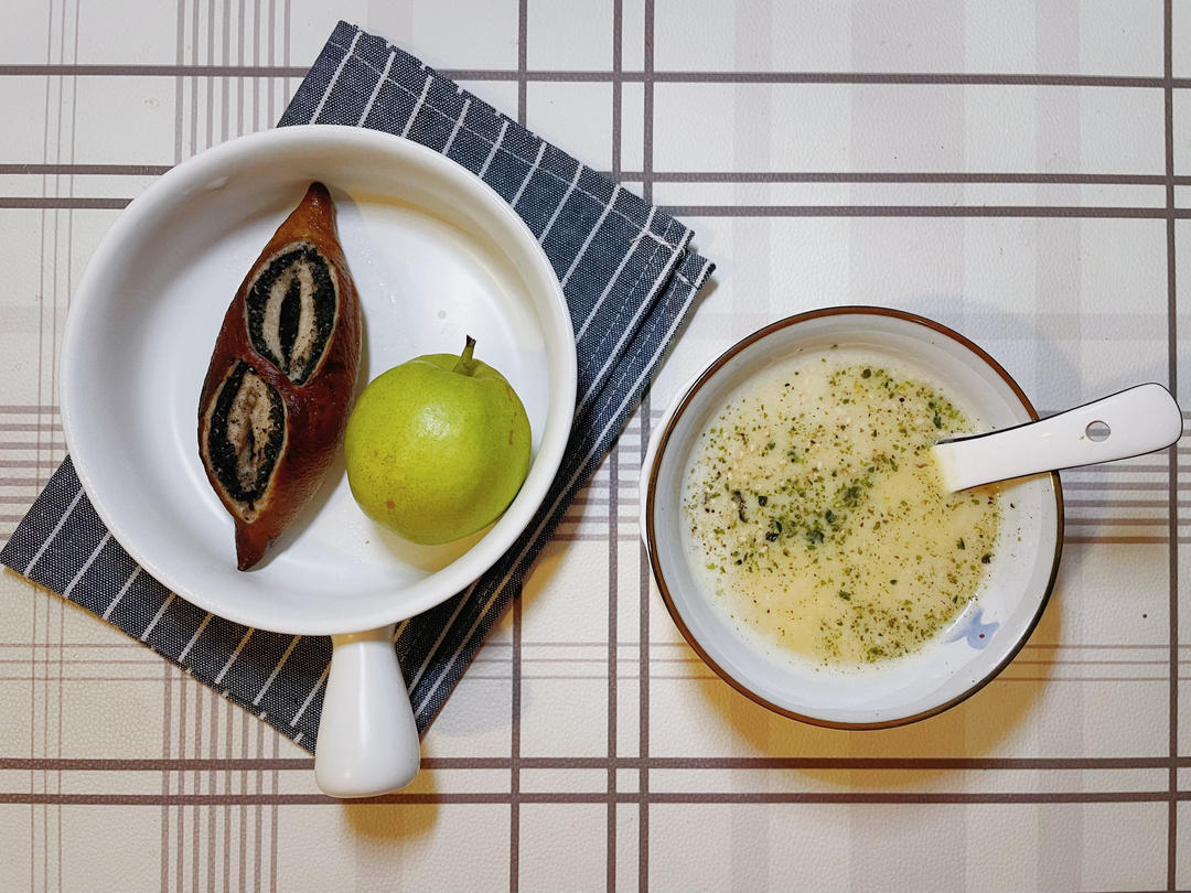 碱水面包记录｜椰香芋泥奶酥/香肠碱水棍/ 红枣核桃碱水贝果/黑芝麻/红薯碱水棍…