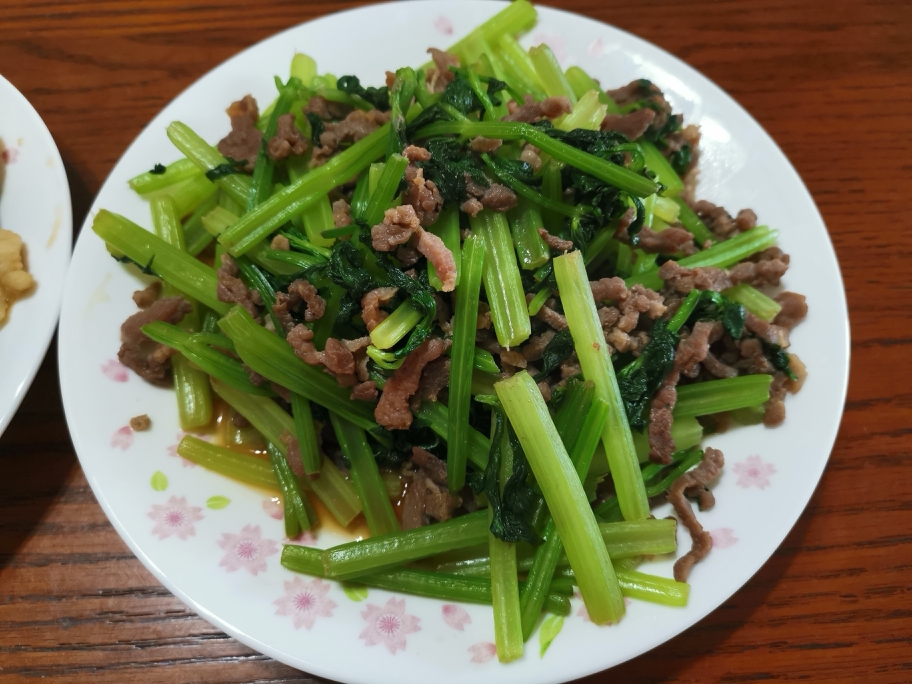 杜坎减肥餐——芹菜炒牛肉丝的做法