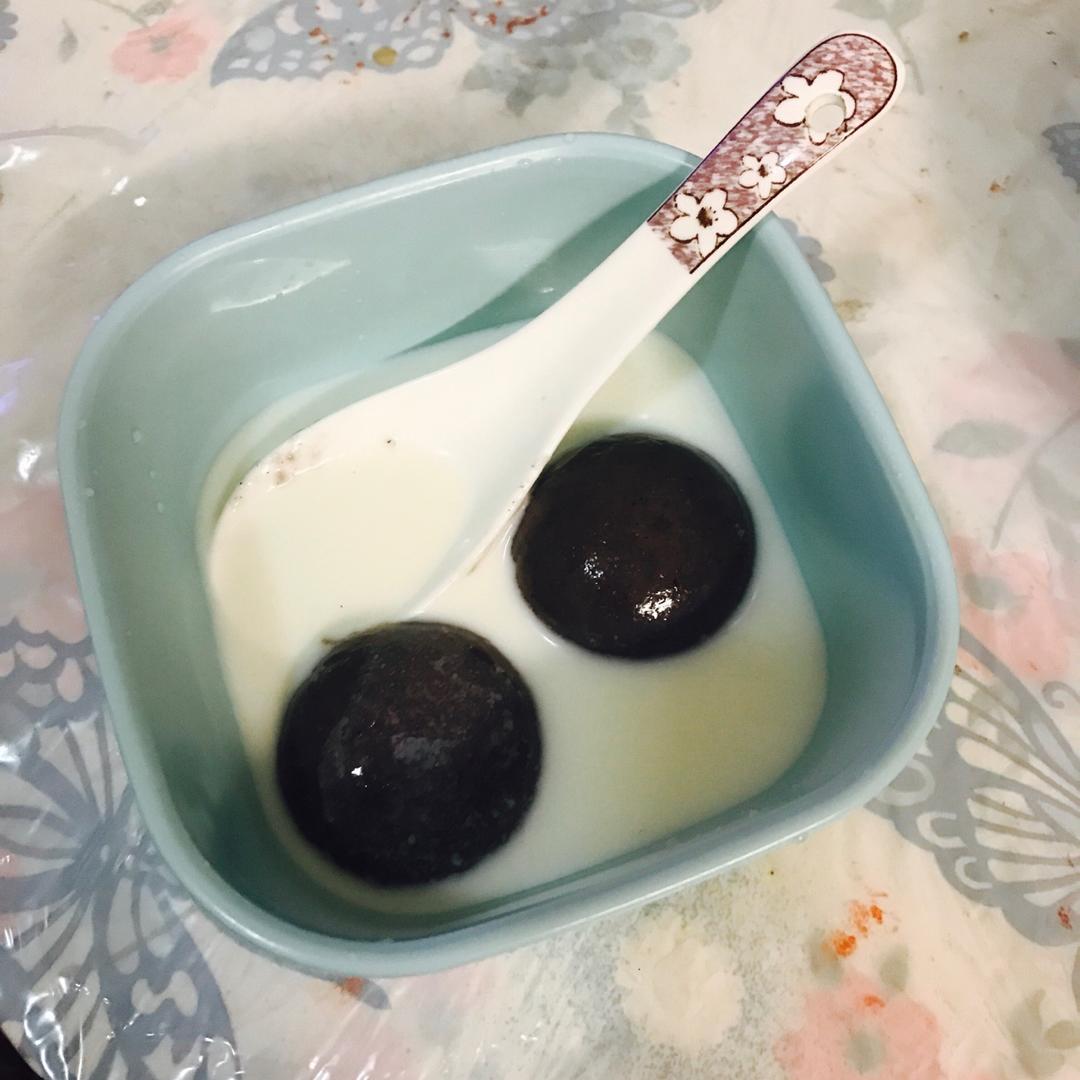 牛奶煮汤圆
