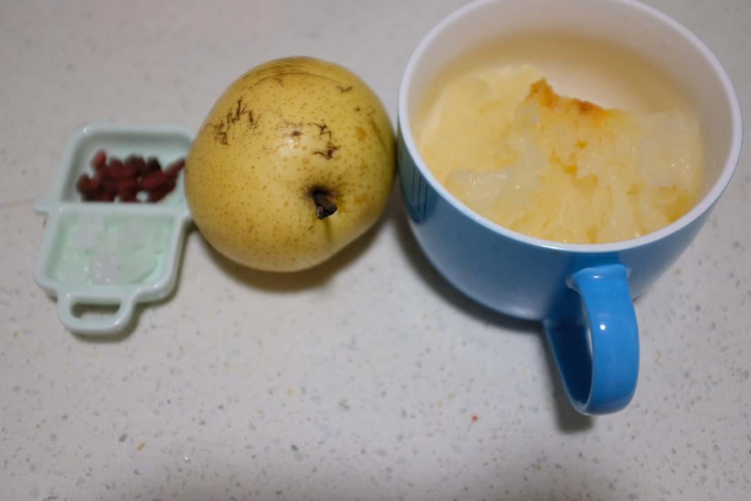 冰糖雪梨枇杷糖水【6月北鼎蒸炖锅食谱】