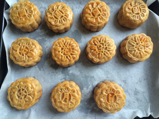 广式月饼——蛋黄莲蓉月饼