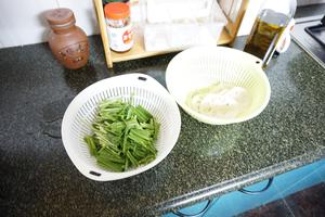 韭菜炒藕的做法 步骤1