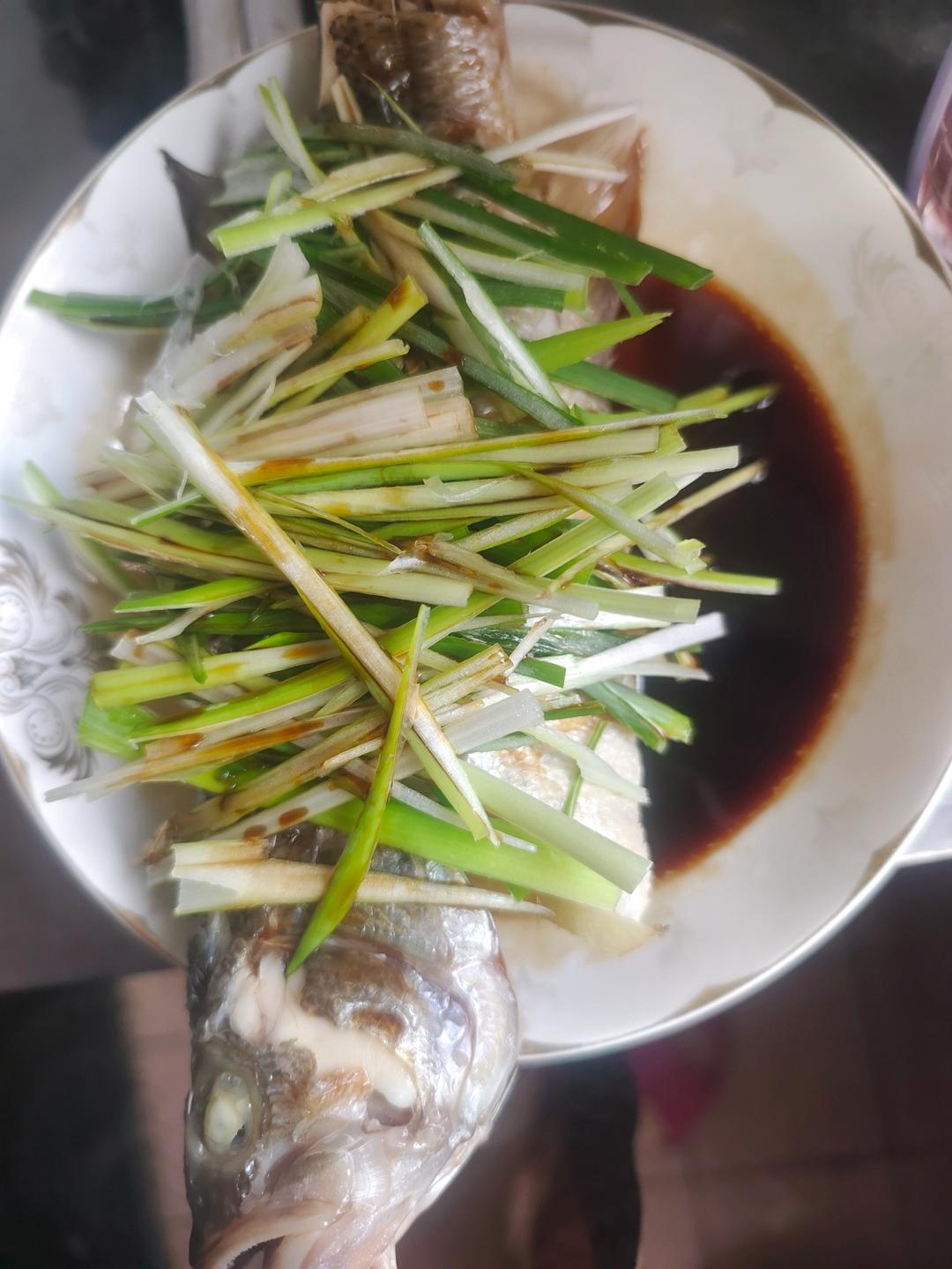蒸鲈鱼