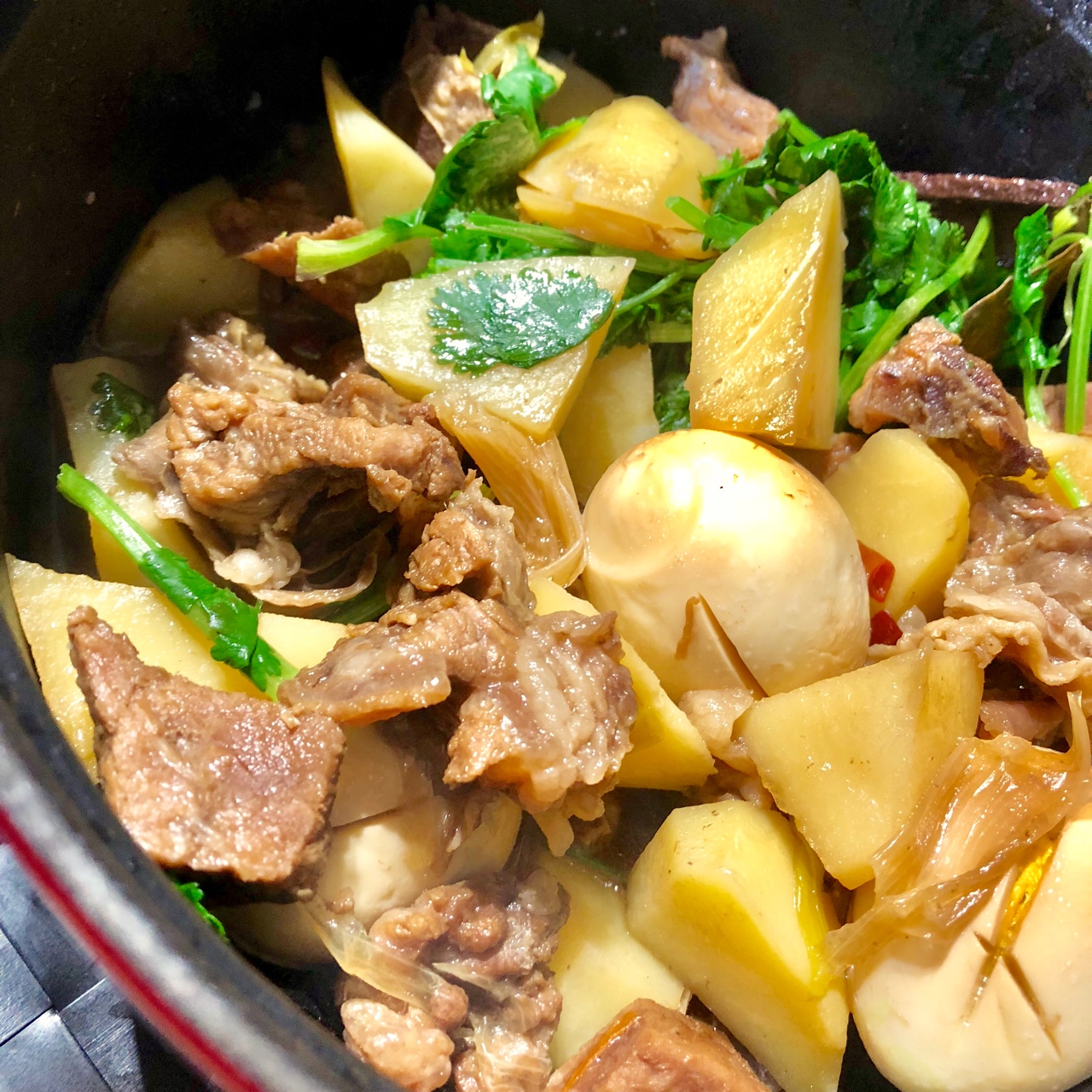 铸铁锅土豆炖牛肉