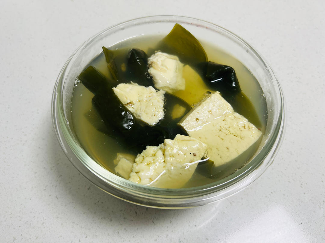 超级鲜的海带豆腐汤