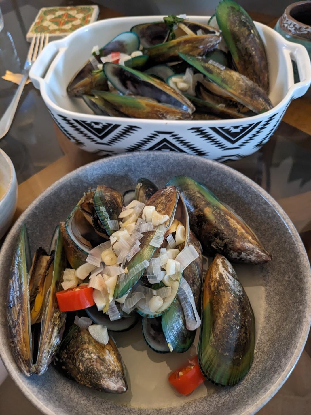 新西兰青口贝mussel（最原始最鲜美的做法）超级简单/人人都可以成为别人羡慕的大厨，超详细步骤图，铸铁锅