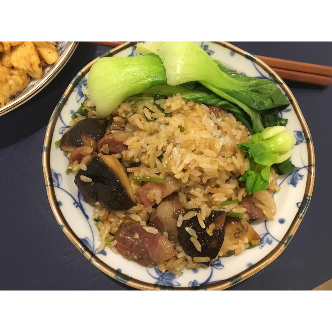 传统腊肠煲仔饭