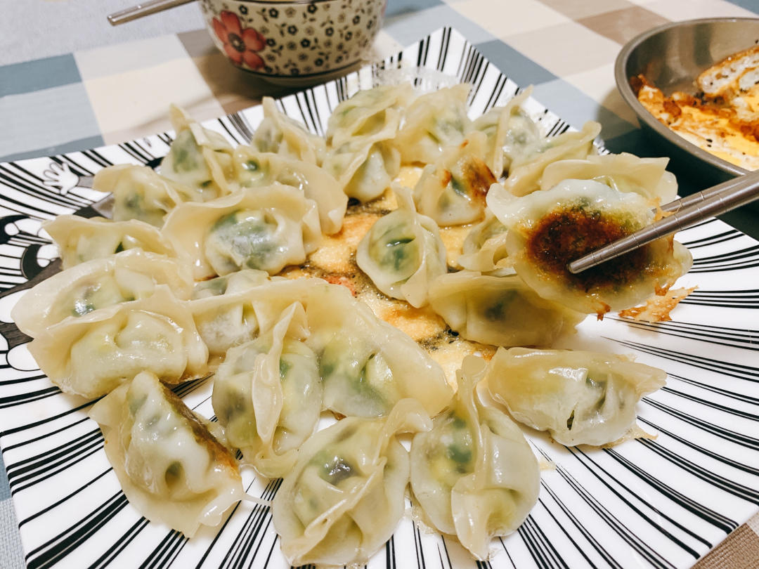 【煎饺三吃】学会这3招，靠速冻水饺也能摆摊！