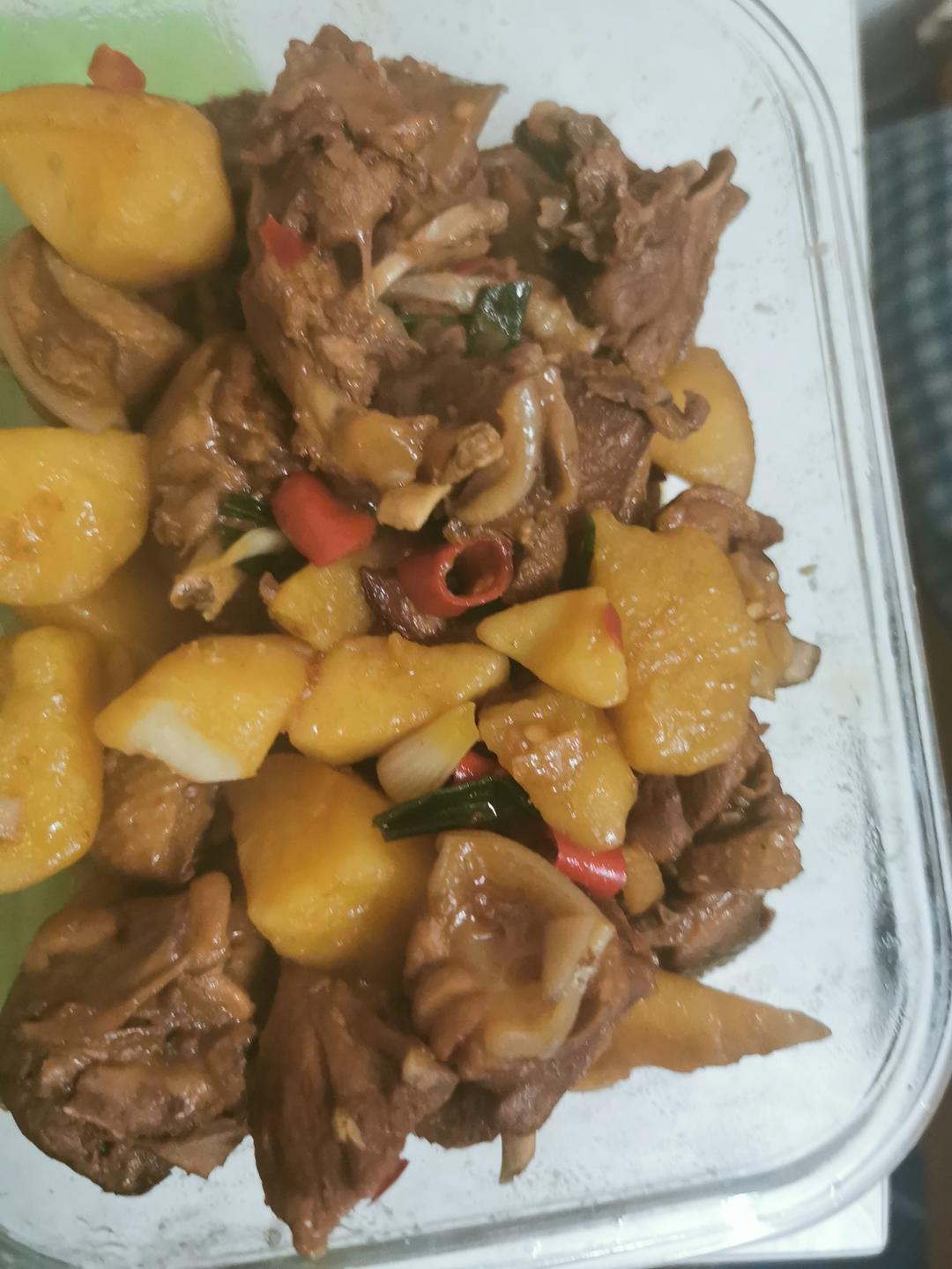 传统正宗的啤酒鸭配方和做法，鲜嫩香浓，只需炒千万不要焯水