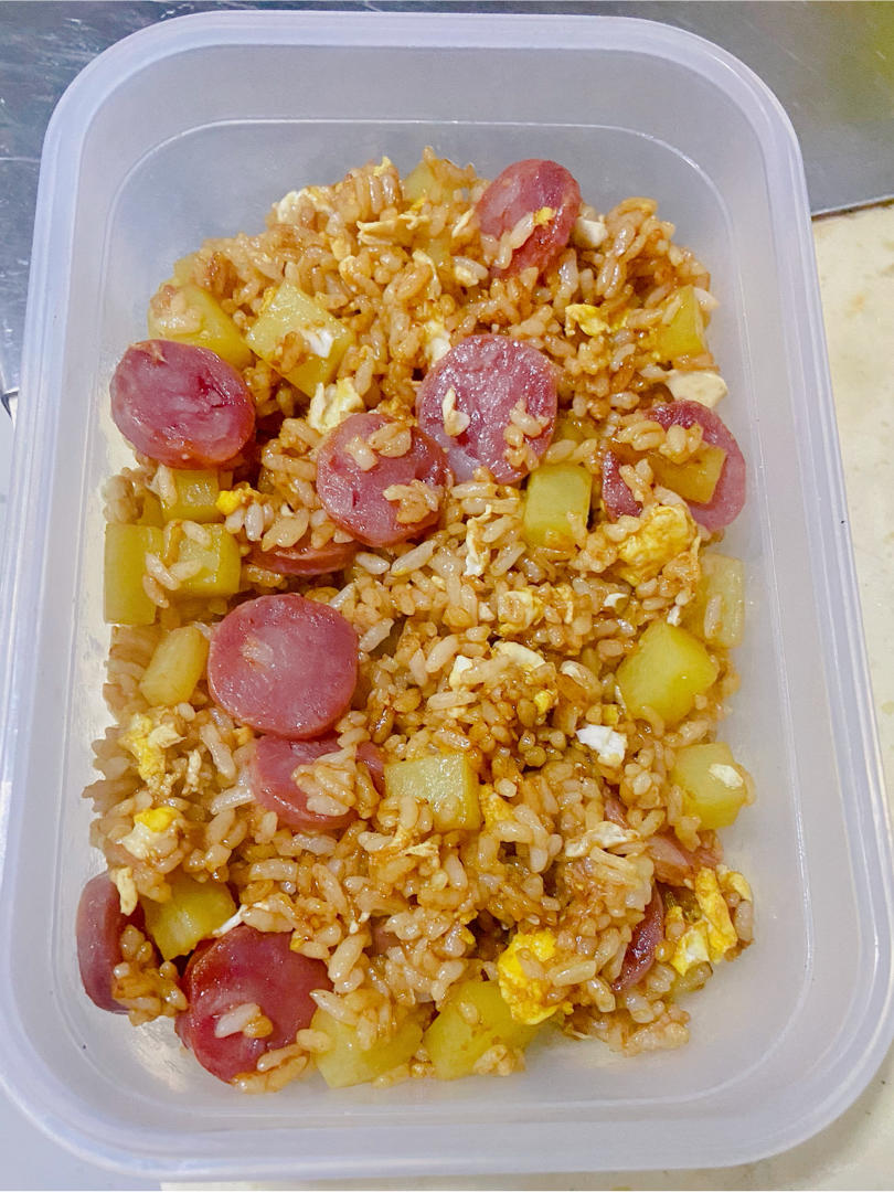 邻居抢着来我家吃土豆香肠炒饭，原来这么香！