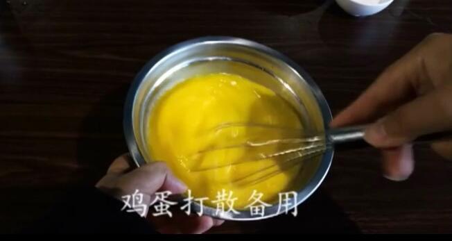 黄桃千层蛋糕的做法 步骤2