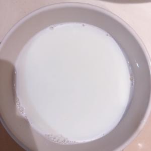 🌈桃胶红枣花生牛奶的做法 步骤3