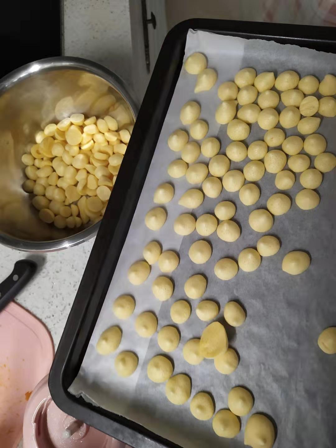 宝宝第一口健康零食！超级无敌好吃到爆炸！入口即化！材料只有1个鸡蛋 ！10g奶粉！5g淀粉 ！酥脆可口 ！幸福的味道 ！