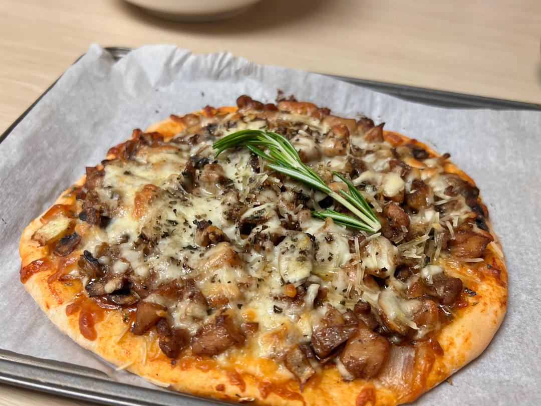 意式蘑菇鸡肉披萨