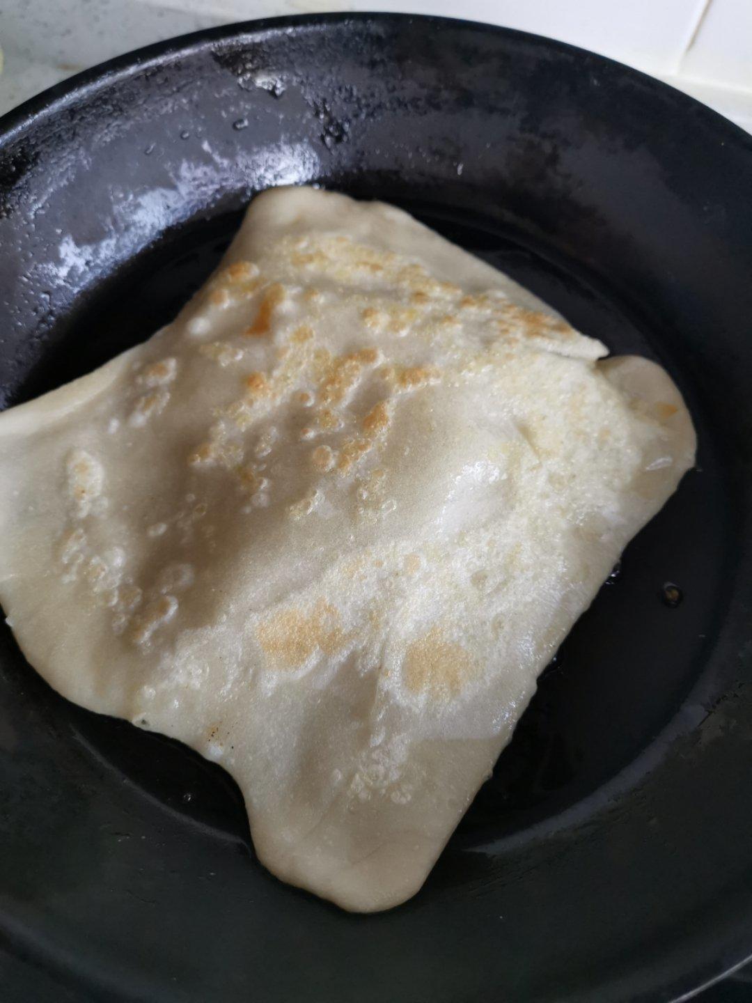 鼓大泡的鸡蛋灌饼