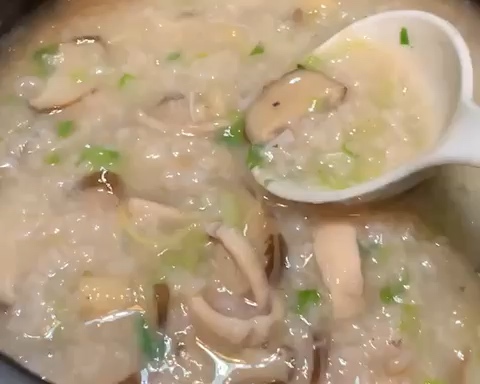 香菇干贝鱿鱼粥的做法