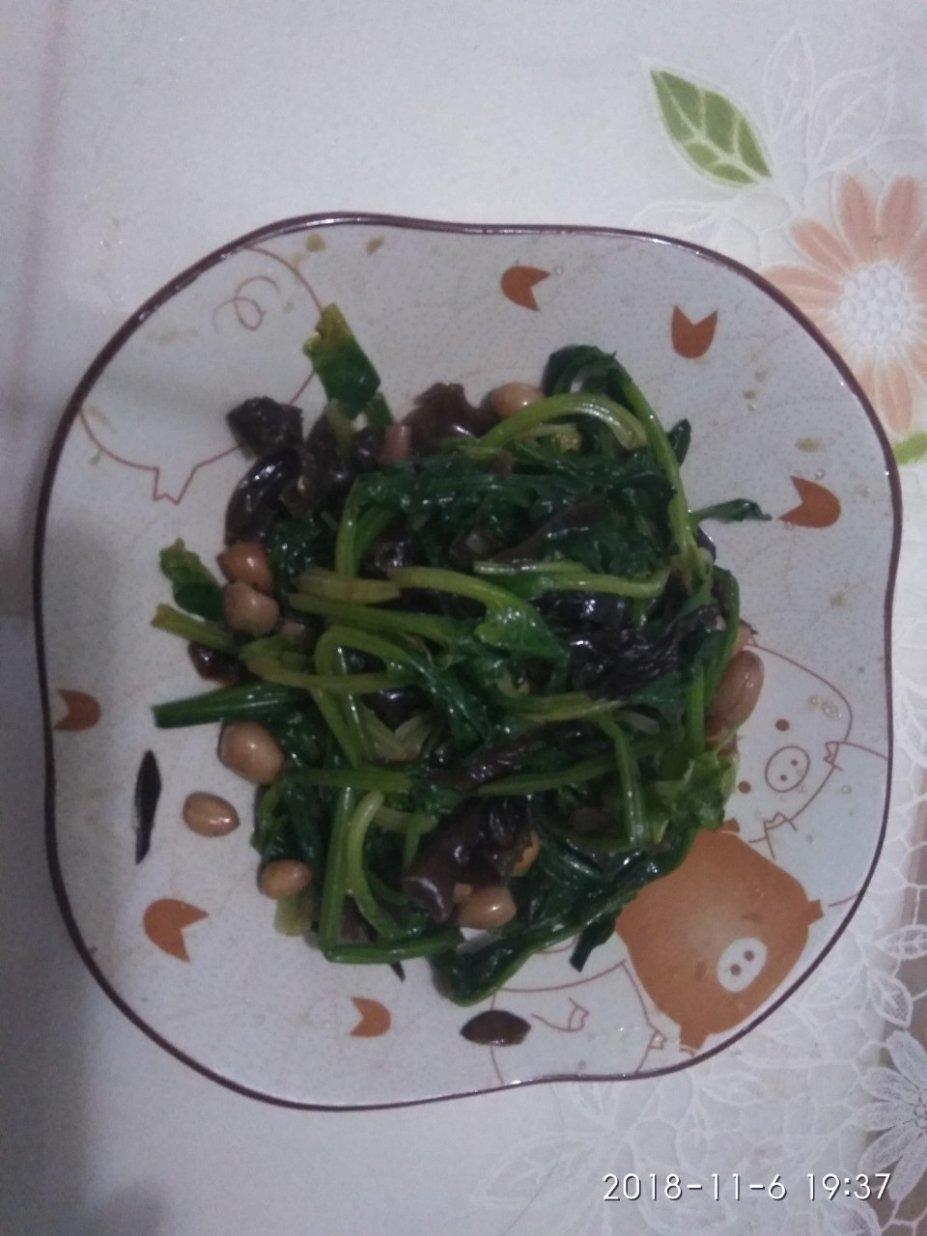 菠菜拌木耳