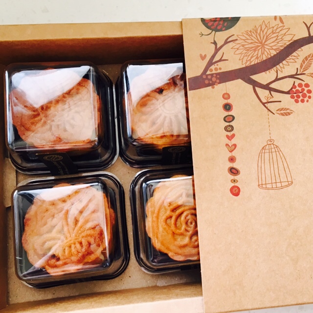 广式月饼——蛋黄莲蓉月饼