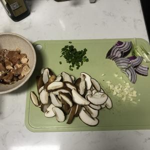 ❤️香菇滑鸡：鸡肉滑嫩，香菇入味‼️的做法 步骤2