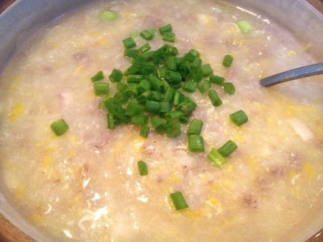 避风塘生滚窝蛋牛肉粥