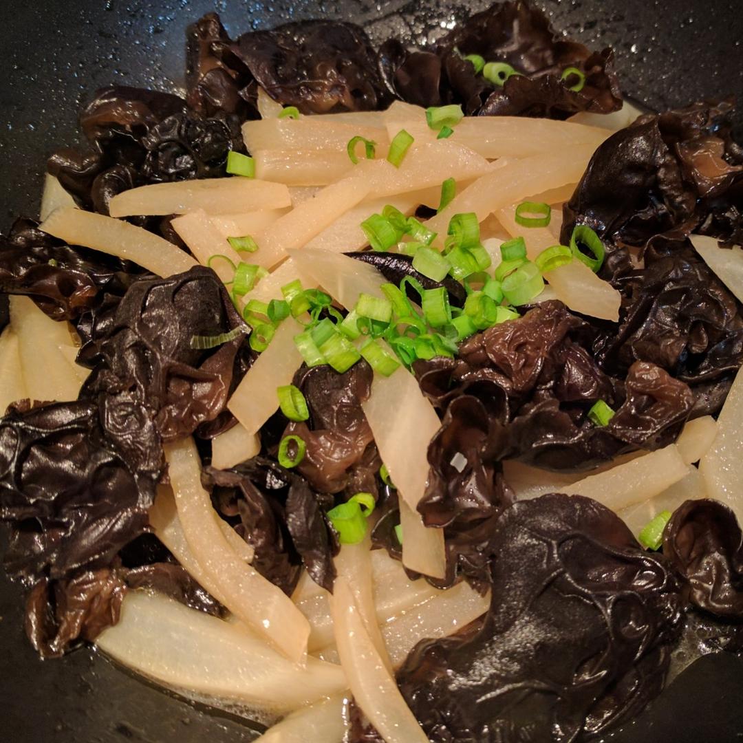 素焖白萝卜条