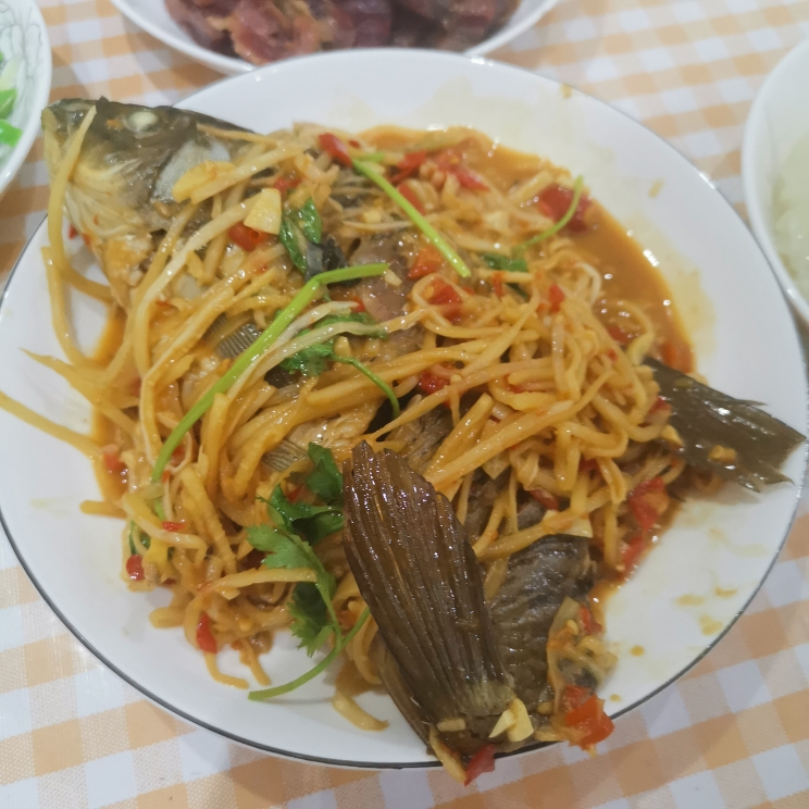 傣味酸笋烩鱼的做法