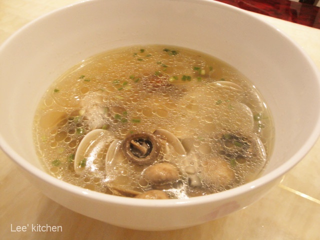 蛤蜊菌菇汤