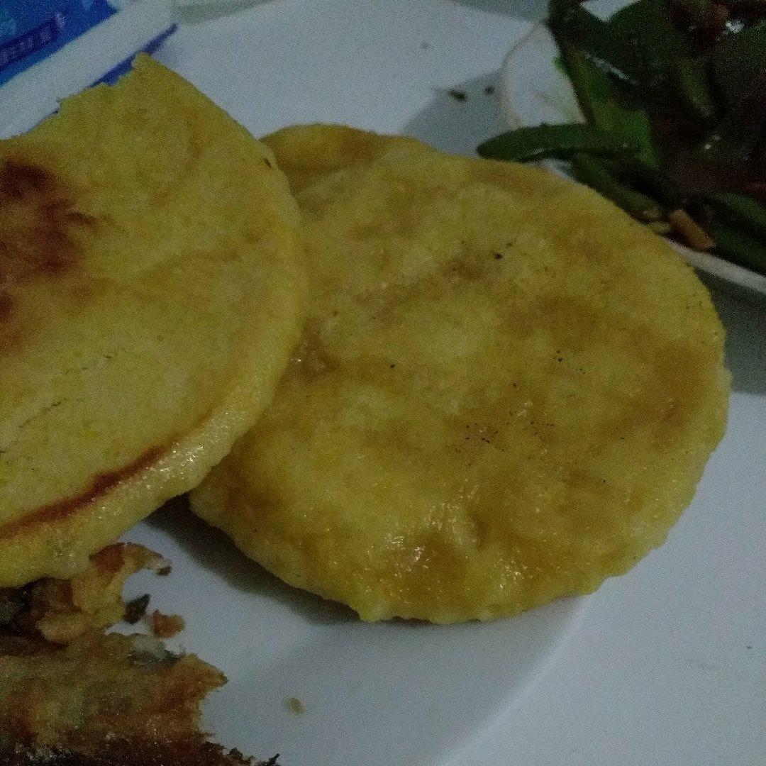 玉米发面饼子