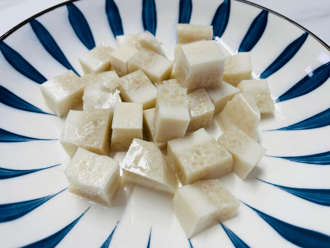 熬制肉皮冻---为小笼包做准备